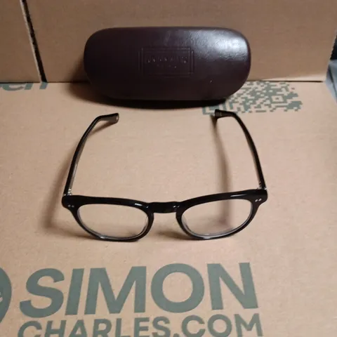 LONDON RETRO BLACK FRAME GLASSES WITH HARD CASE