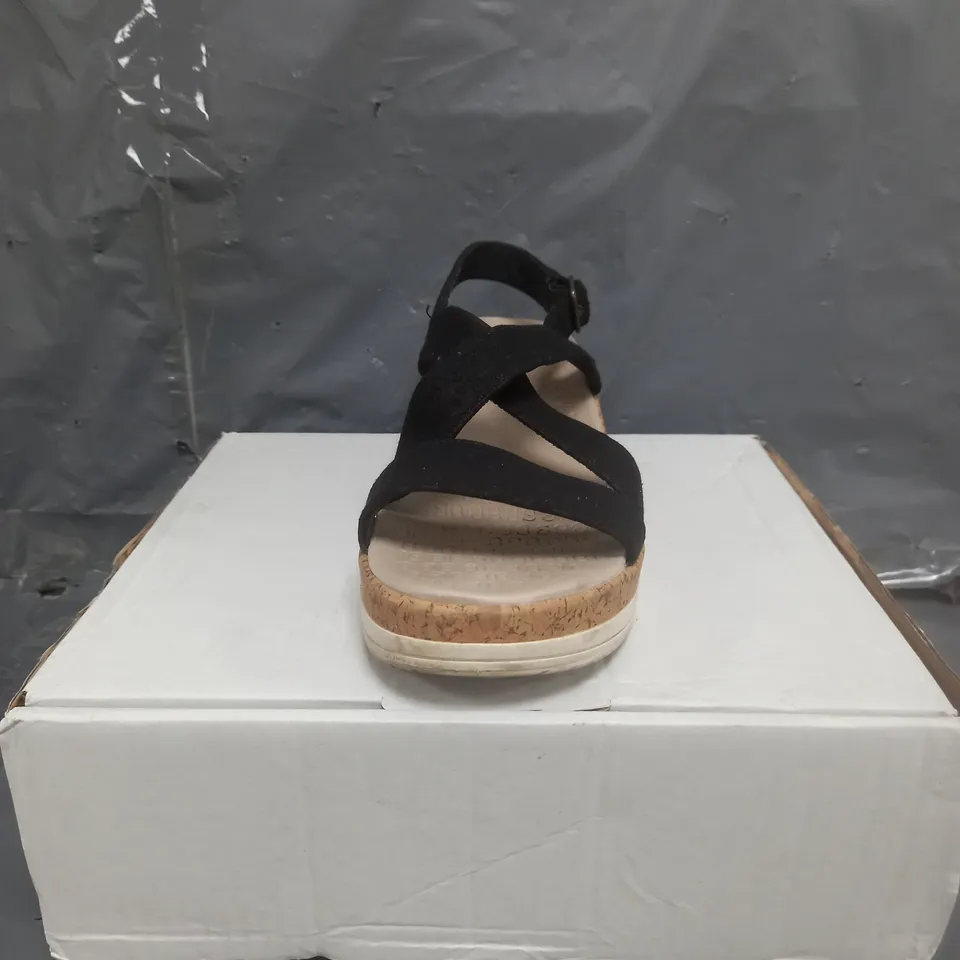 BZEES RADIANT WEDGE SANDALS BLACK SIZE 7