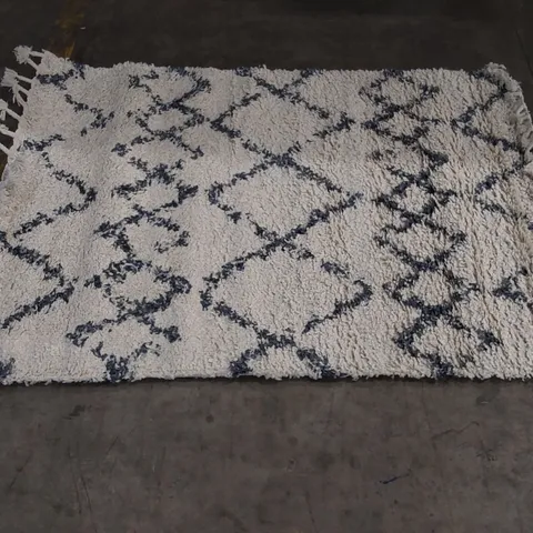 BRAND NEW BAGGED PACO HOME NADOR RUG - 120 x 170cm