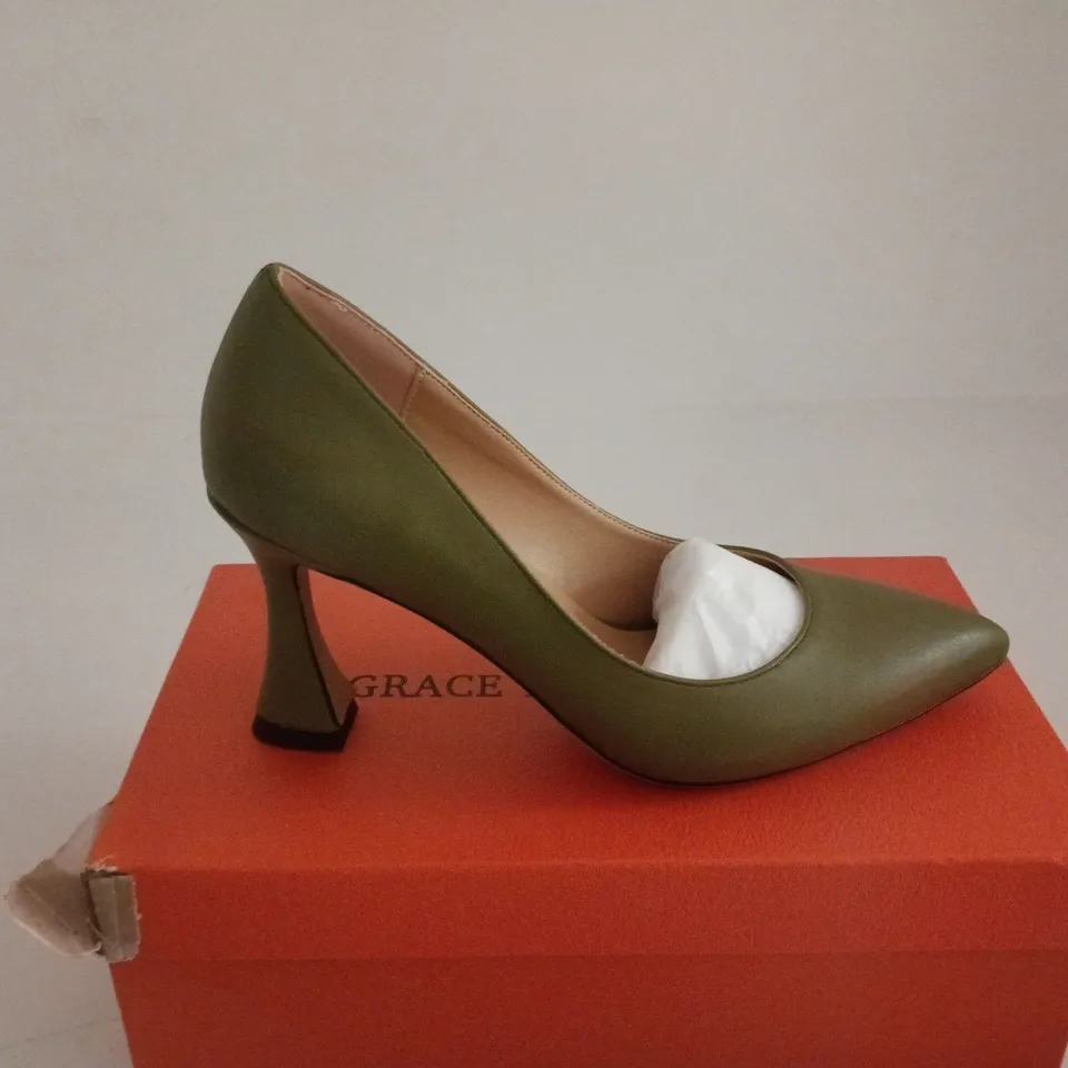 GRACE EVERY STEP GREEN HIGH HEELED SHOES SIZE 37.5 BOXED