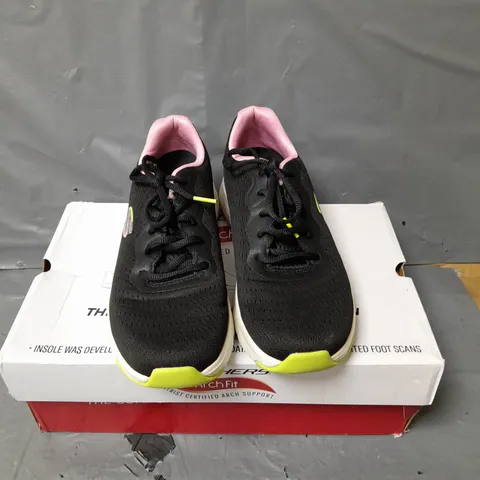 SKECHERS ARCH FIT TRAINERS - BLACK MULTI - SIZE 6.5