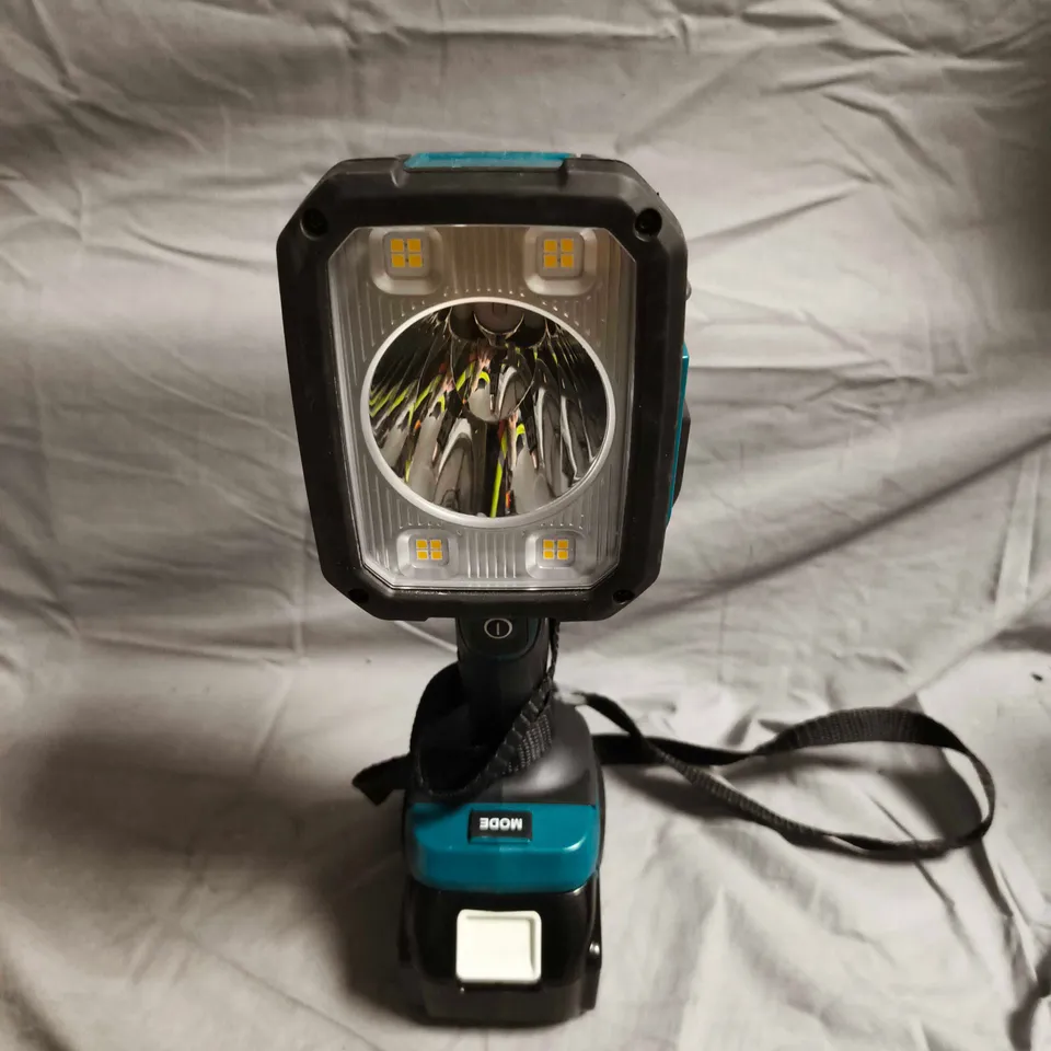 MAKITA DML812 18V LED WORK LIGHT WITH BL1850B 5.0AH BATTERY