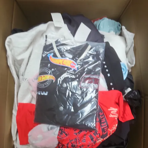 BOX OF APPROXIMATELY 25 ASSORTED KIDS CLOTHING ITEMS TO INCLUDE - TOP , SHORTS , T-SHIRT ETC