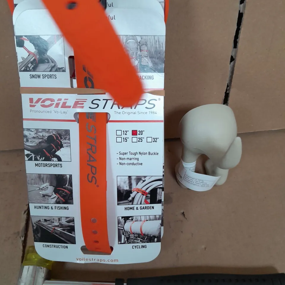 APPROXIMATELY 10 ASSORTED HOUSEHOLD ITEMS TOO INCLUDE, DOG TAIL COAT HOK , HAMMER, VOILE STRAPS  ETC 