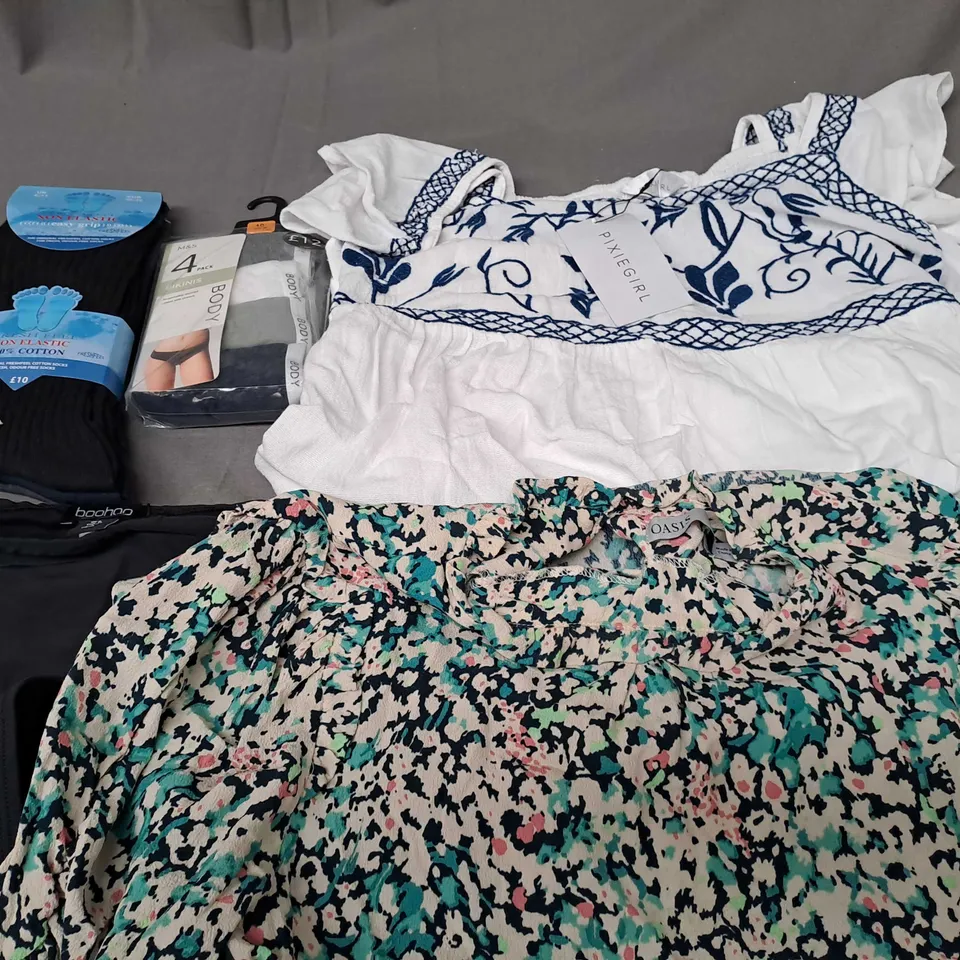 BOX OF APPROXIMATELY 25 ASSORTED CLOTHING ITEMS TO INCLUDE - SOCKS , BIKINI PANTS , DRESS ETC
