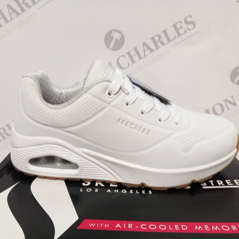 BOXED SKETCHERS UNO SOA JN00 SIZE 3