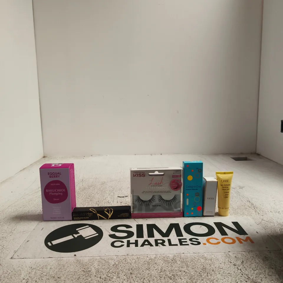 APPROXIMATELY 30 ASSORTED BEAUTY PRODUCTS INCLUDING ORIBE HAIR ALCHEMY FORTIFYING TREATMENT SERUM, VIEVE SUPER SKIN NOVA MOISTURE RICH PRIMER AND COLOGNE ONE ESCENTRIC MOLECULES