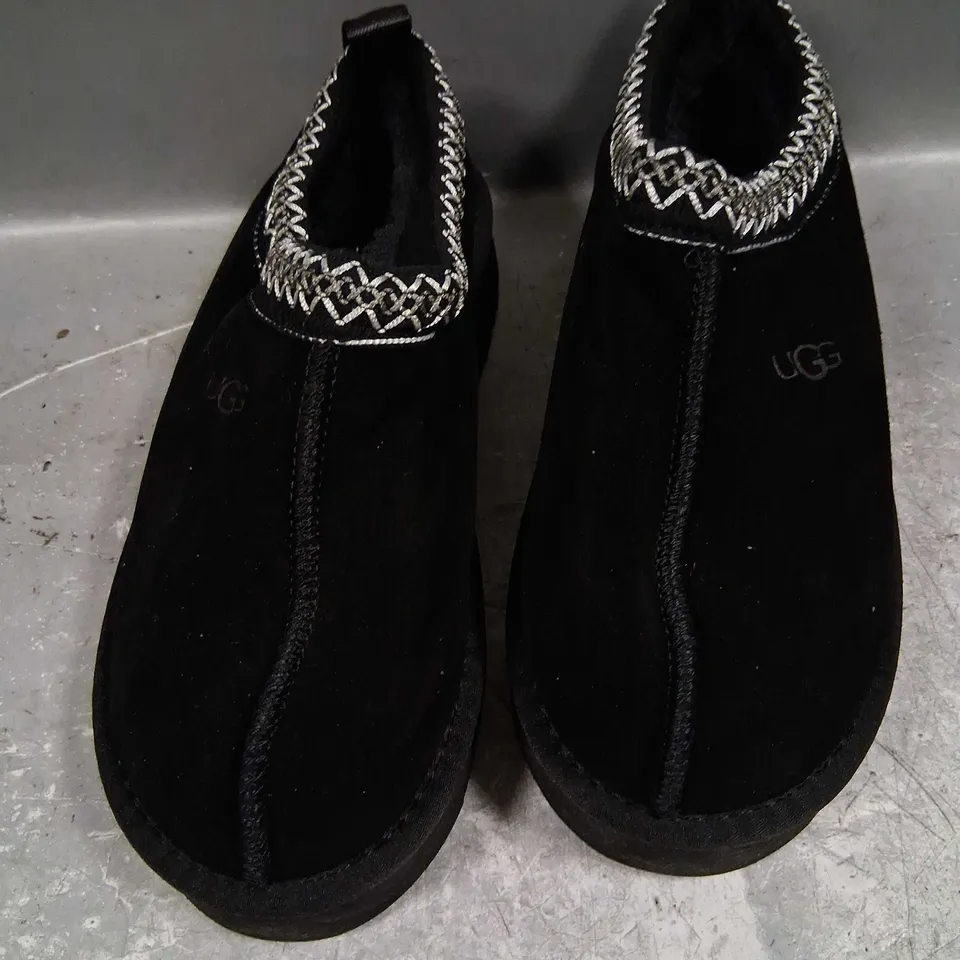 UGG  BLACK SIZE 5