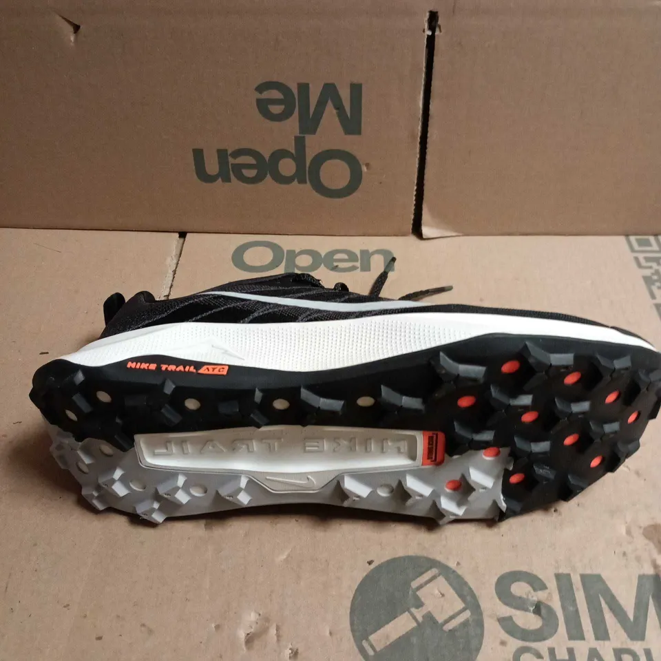 PAIR OF NIKE WILDHORSE 10 TRAINERS IN BLACK - 9.5