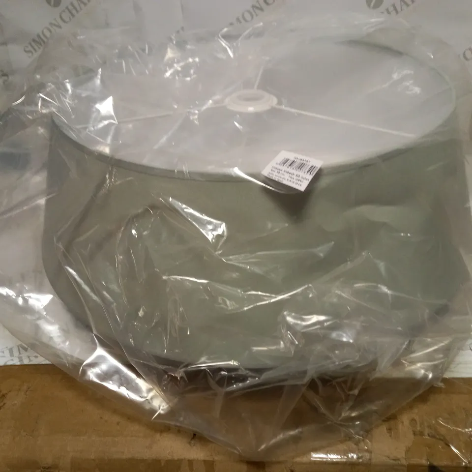 LOT OF APPROXIMATELY 10 ELECTRICALS TO INCLUDE LAMPS, LAMP SHADES, CEILING LIGHTS, ETC - COLLECTION ONLY