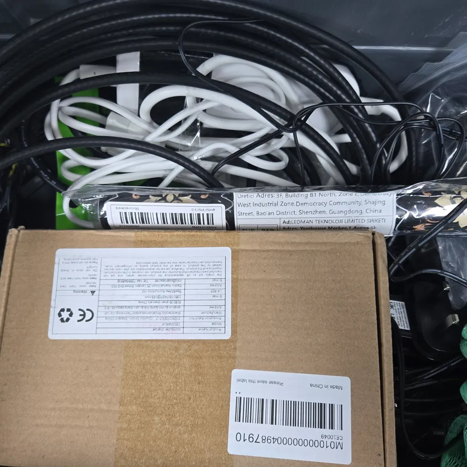 APPROXIMATELY 8 ASSORTED HOUSEHOLD ITEMS TO INCLUDE SOIL TESTER, ETC