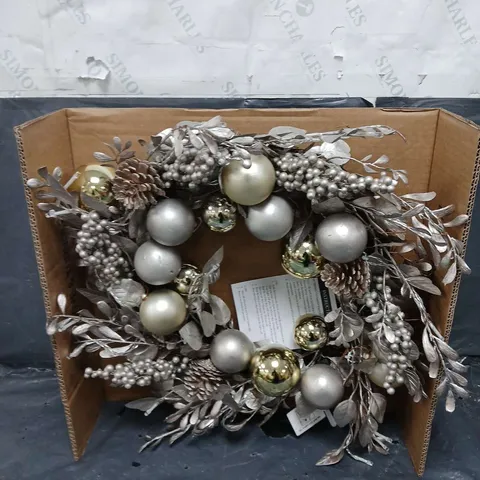 BOXED CHAMPAGNE AND GOLD PRE-LIT FESTIVE WREATH