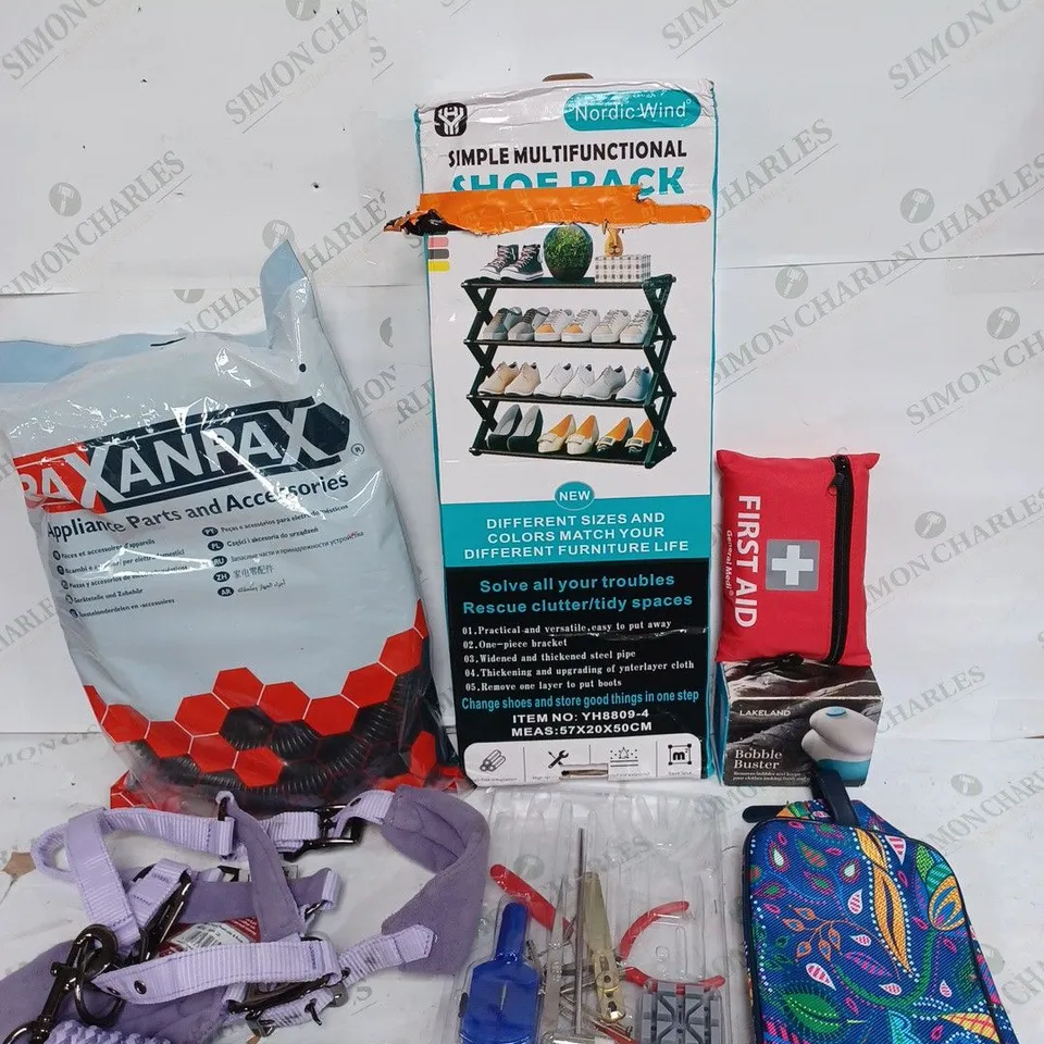 BOX TO CONTAIN APPROX. 20 X ASSORTED HOUSEHOLD PRODUCTS, INCLUDES HORSE RIDING ACCESSORY, TOOLS, FIRST AID KIT, SHOE RACK ETC 