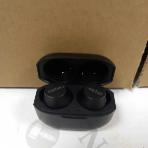 EARFUN BLUETOOTH IN EAR HEADPHONES 