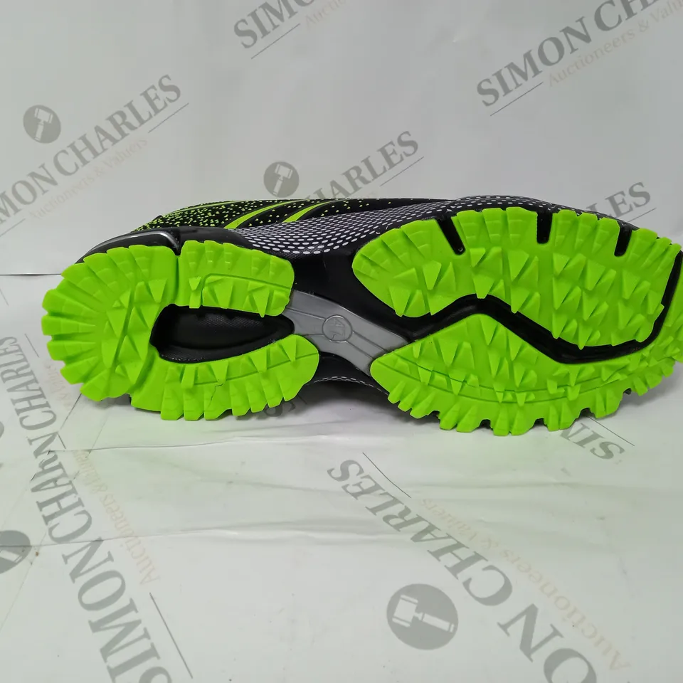 PAIR OF FURUIAN SAFETY TRAINERS UK SIZE 12