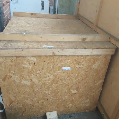 EMPTY WOODEN SHIPPING CRATE - APPROXIMATELY 1.2 x 1 x 1.5m