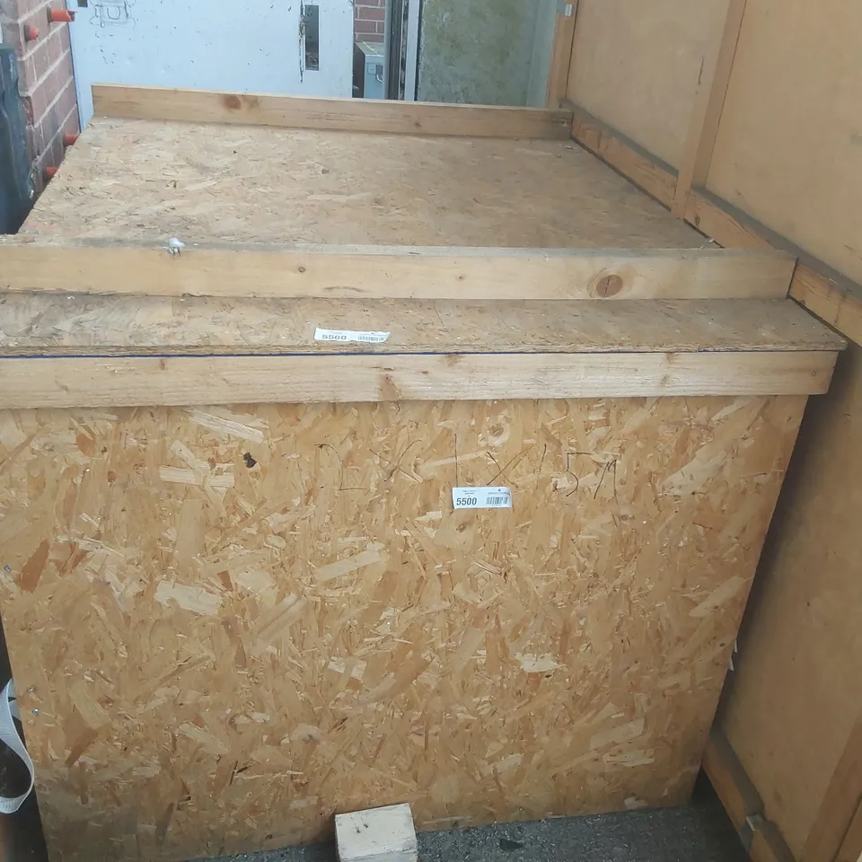 EMPTY WOODEN SHIPPING CRATE - APPROXIMATELY 1.2 x 1 x 1.5m