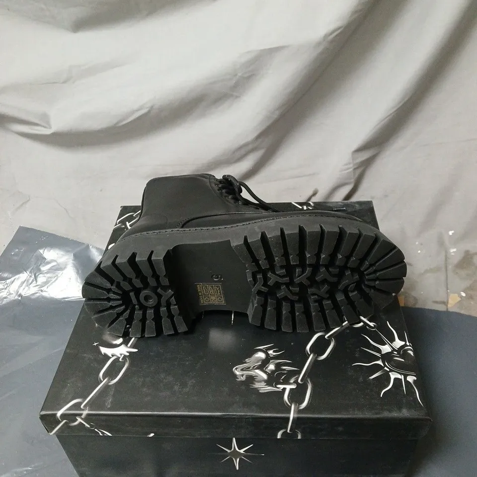 KOI LAVELL LACE UP BOOTS BLACK BOXED SIZE 5