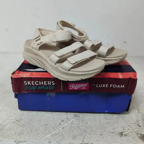 SKECHERS D'LUX WALKER GOING-OUT VIBES SANDAL - 6.5