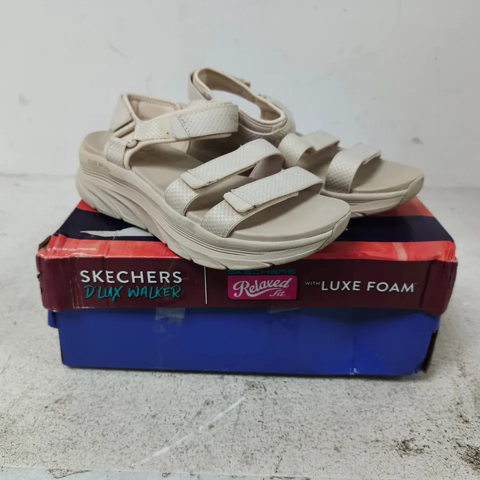 SKECHERS D'LUX WALKER GOING-OUT VIBES SANDAL - 6.5