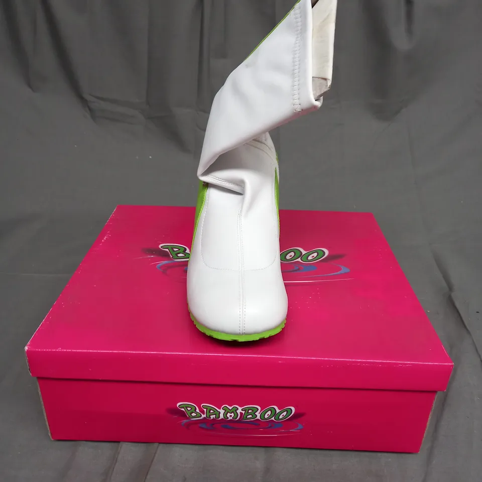 BOXED BAMBOO LEATHER BALLER HIGH HEEL SHOES IN GREEN AND WHITE SIZE 8
