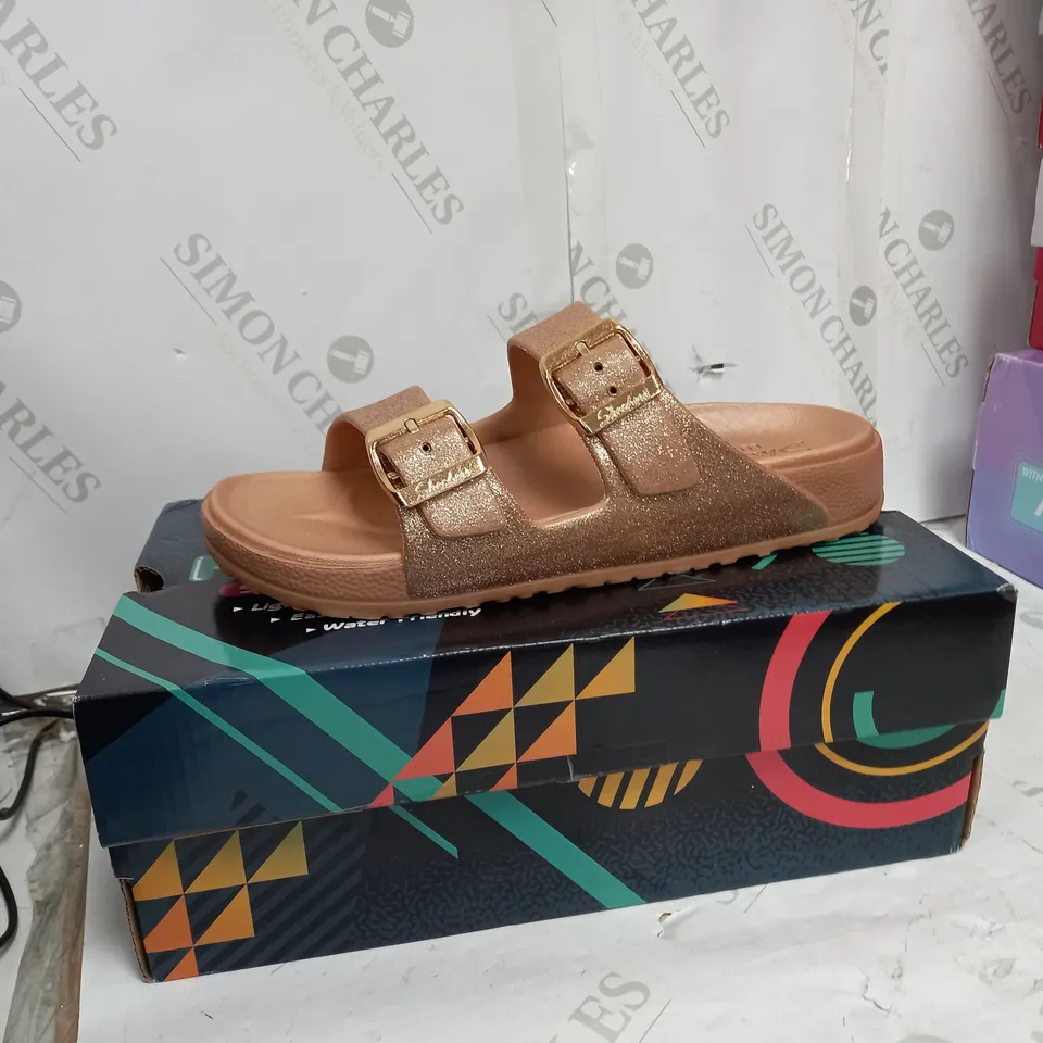 PAIR OF SKECHERS OPEN TOE SANDALS IN ROSE GOLD COLOUR SIZE 5