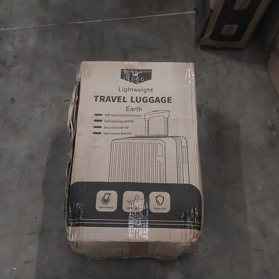 BOXED LUGG LIGHTWEIGHT TRAVEL SUITCASE 