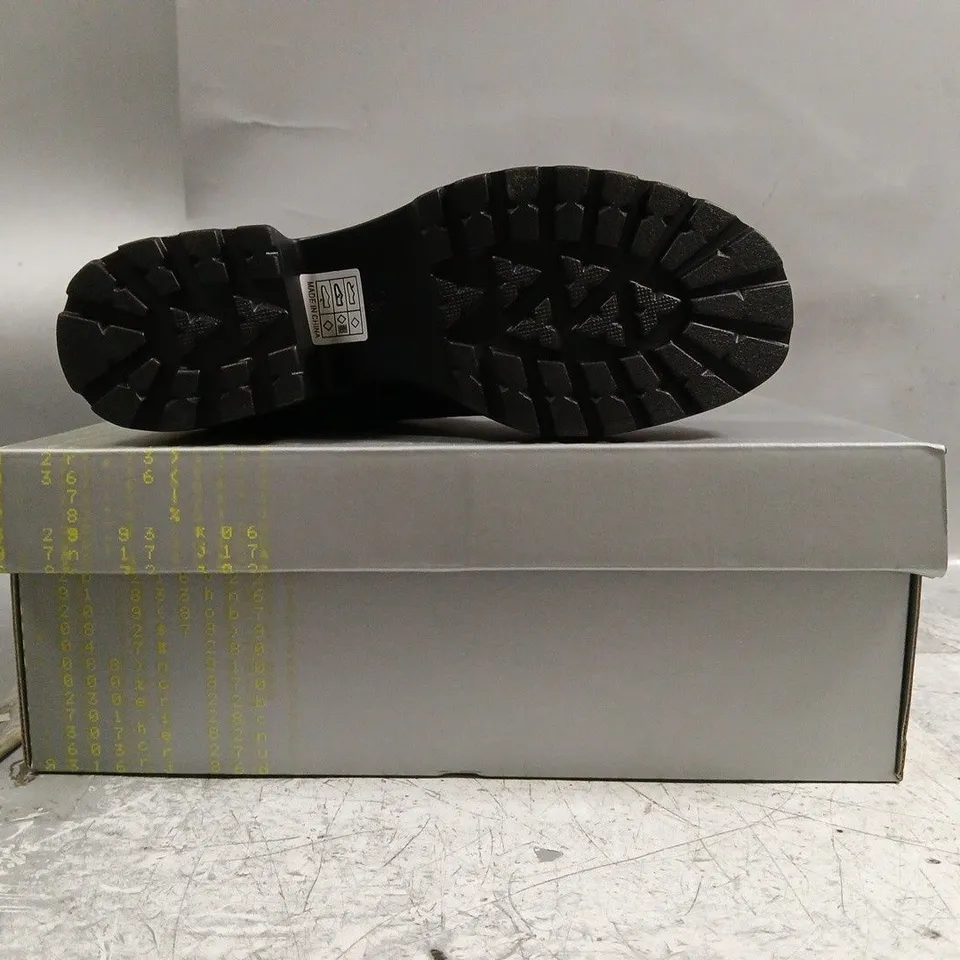 BOXED PAIR OF LIGHTNING SKIES MILITARY PLATFORM BOOTS IN BLACK/BLUE SIZE UK 3