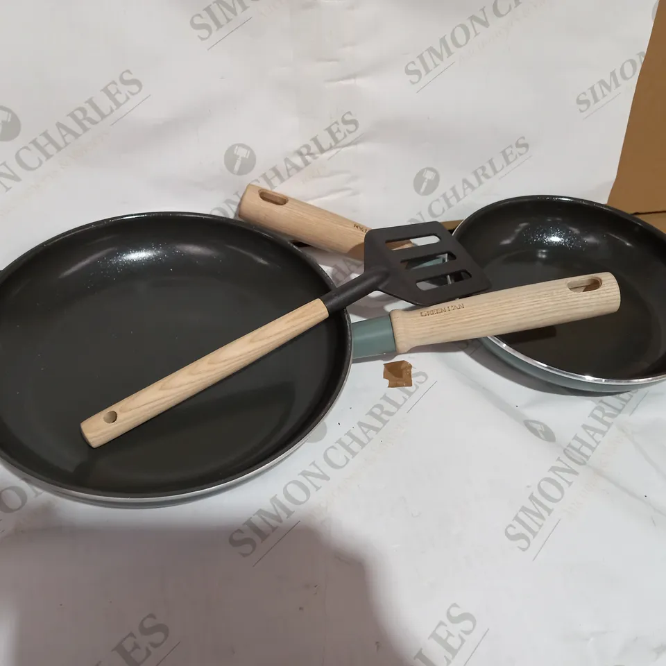 GREENPAN, MAYFLOWER CERAMIC NON-STICK FRYING PAN SET WITH SLOTTED TURNER - 20 CM + 24 CM, FADED GREEN