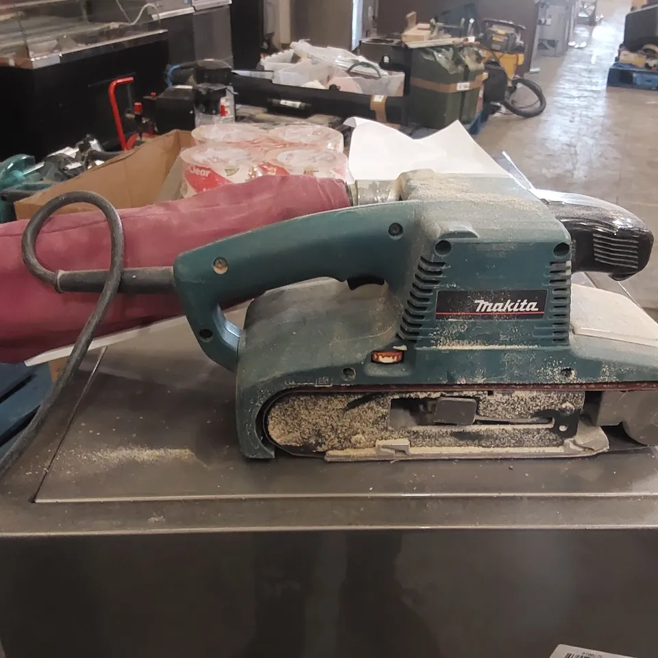 MAKITA 9404 BELT SANDER