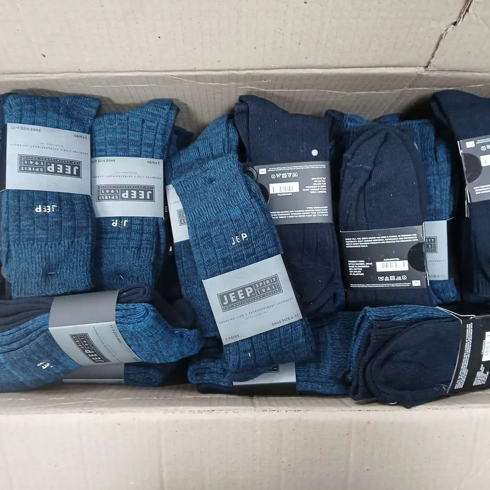 APPROXIMATELY 80 PACKS OF JEEP SOCKS TO INCLUDE THERMAL BOOT SOCKS IN GREY & SPIRIT SOCKS IN NAVY (6-11)