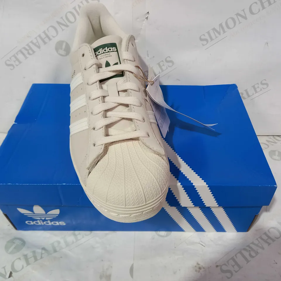 BOXED PAIR OF ADIDAS SUPERSTAR SHOES IN CREAM UK SIZE 9