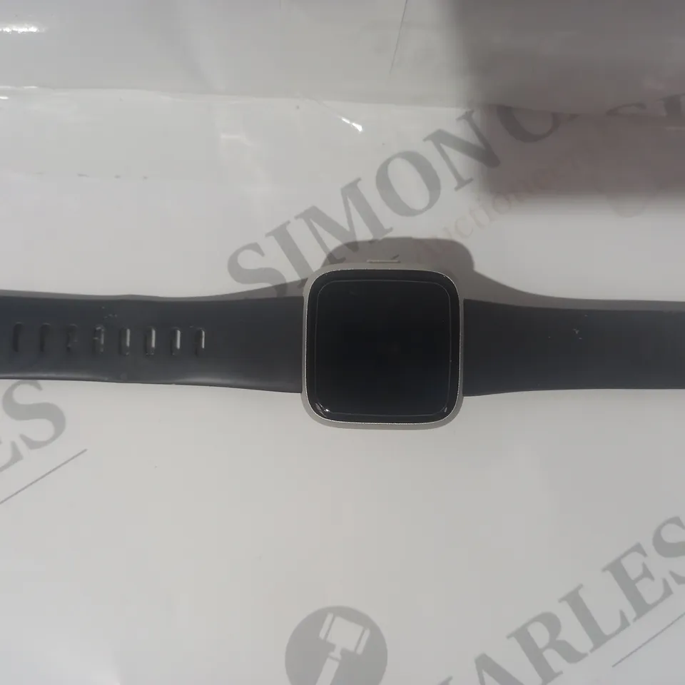 BOXED FITBIT VERSA SMARTWATCH IN GREY