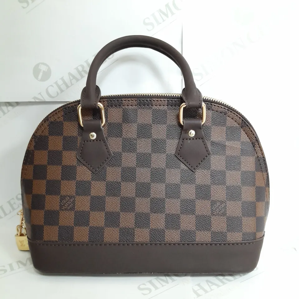 LOUIS VUITTON SMALL CLUTCH BAG