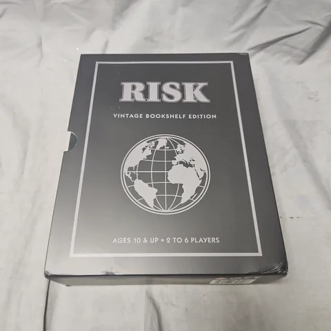 RISK VINTAGE BOOKSHELF EDITION – BOARD GAME (AGES 10+; 2–6 PLAYERS)