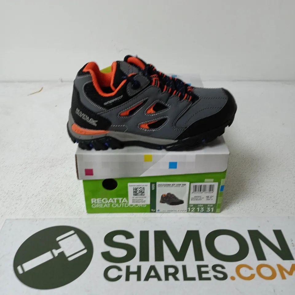 APPROXIMATELY 12 BOXED PAIRS OF REGATTA KIDS HOLCOMBE IEP LOW JNR IN BRIAR/BLAZE ORANGE - UK 12