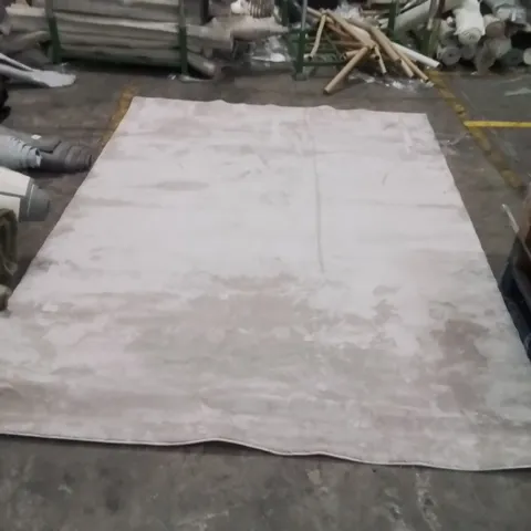 QUALITY DESIGNER AREA RUG - APPROXIMATELY 326x235