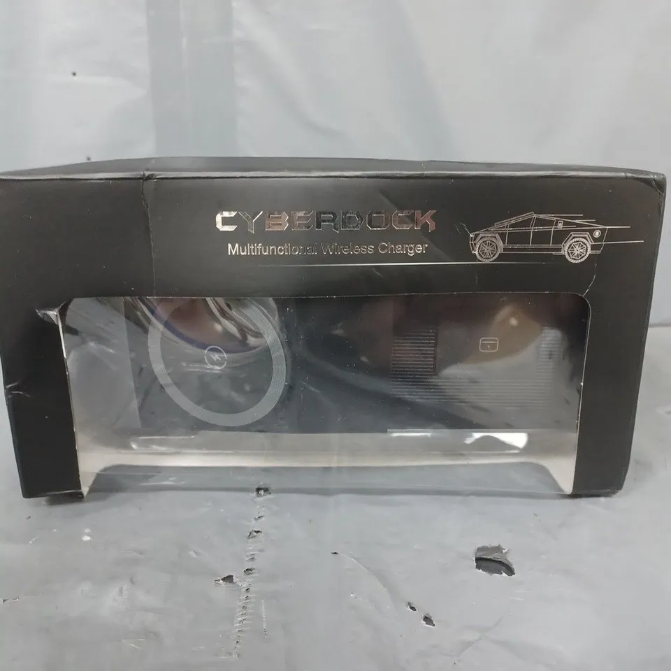 BOXED CYBERDOCK MULTIFUNCTIONAL WIRELESS CHARGER