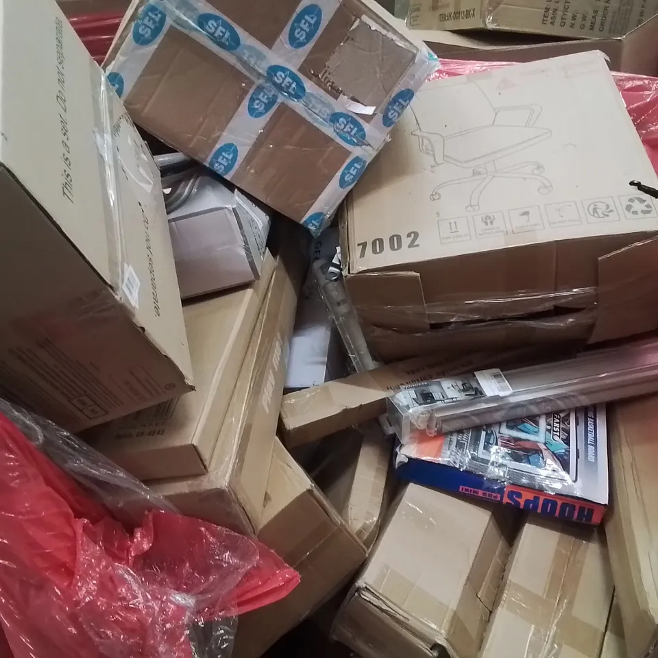 PALLET CONTAINING VARIOUS ASSORTED BOXED HOUSEHOLD ITEMS TO INCLUDE: OFFICE CHAIR, TOILET SEATS, FOOT SPA, PLAY MAT, BLINDS AND LOTS MORE UNMARKED BOXED ITEMS 