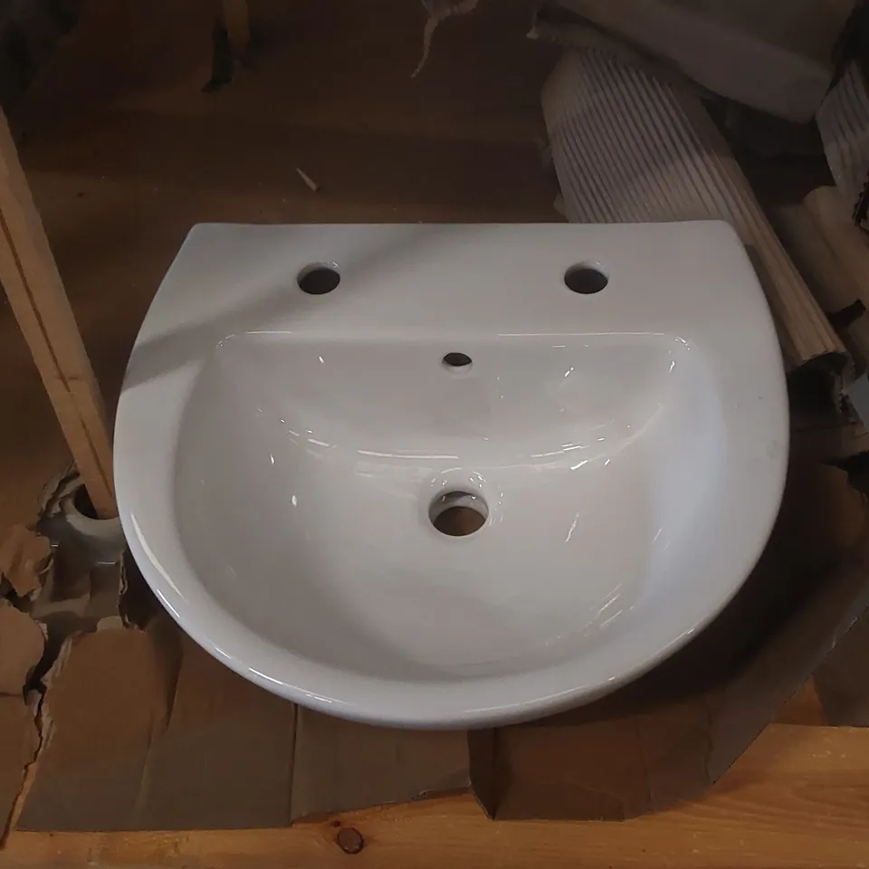 PALLET CONTAINING A LARGE QUANTITY OF LECICO BATHROOM SINKS