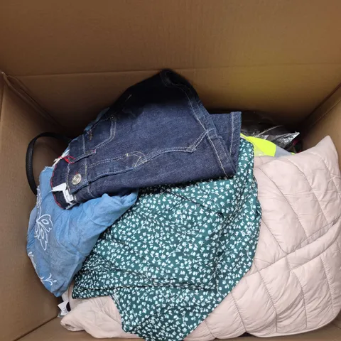 BOX OF APPROXIMATELY 20 ASSORTED CLOTHING ITEMS IN VARIOUS COLOURS, SIZES AND STYLES