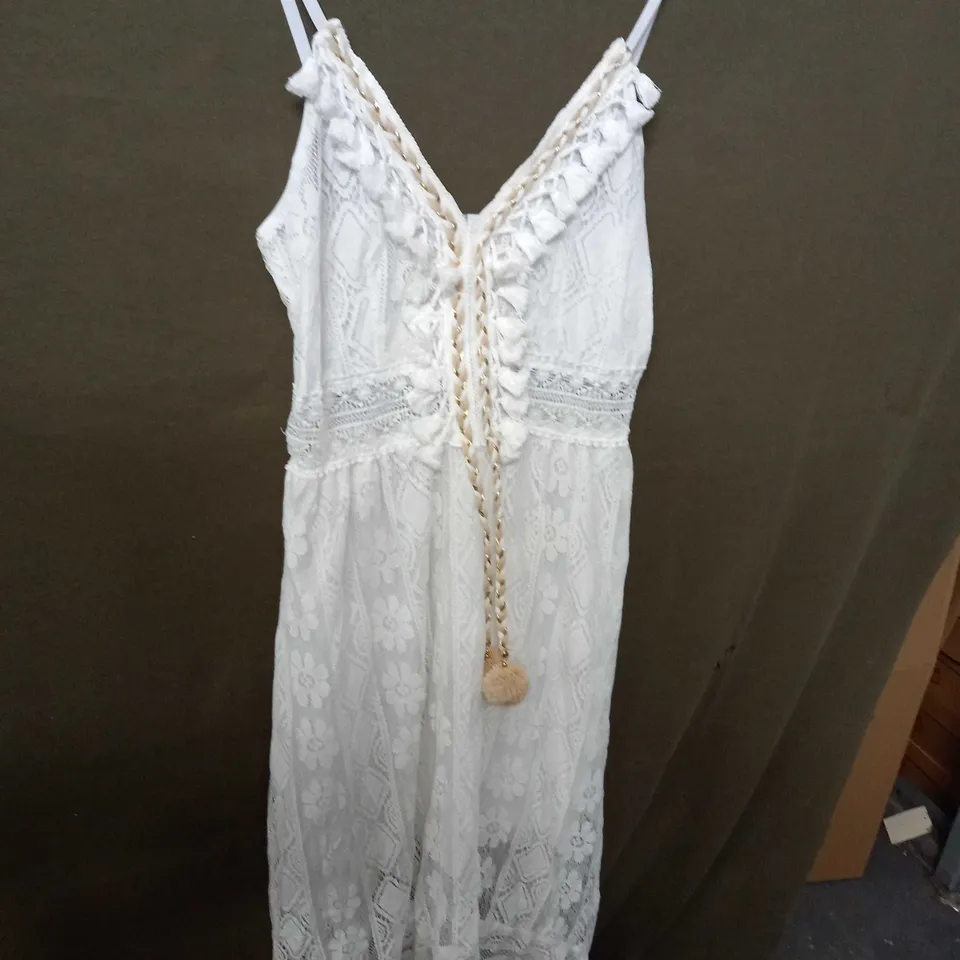 DESIGNER FLORAL MESH DESIGN DRESS IN WHITE - SIZE UNSPECIFIED