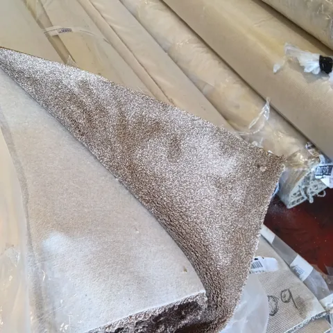 ROLL OF QUALITY SUBLIME HORSE FARM CARPET // APPROX SIZE: 5.0 X 9.0m