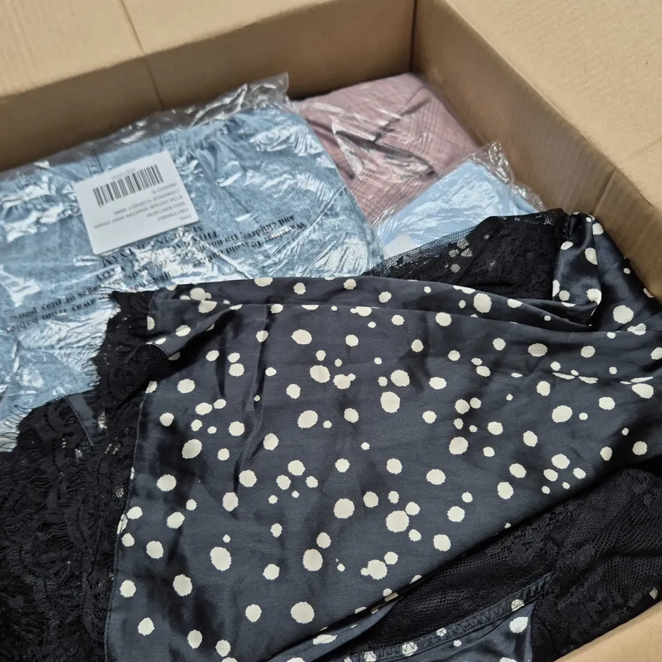 APPROXIMATELY 40 ASSORTED WOMENS FREE PEOPLE DRESSES IN VARIOUS SIZES, STYLES & COLOURS - COLLECTION ONLY