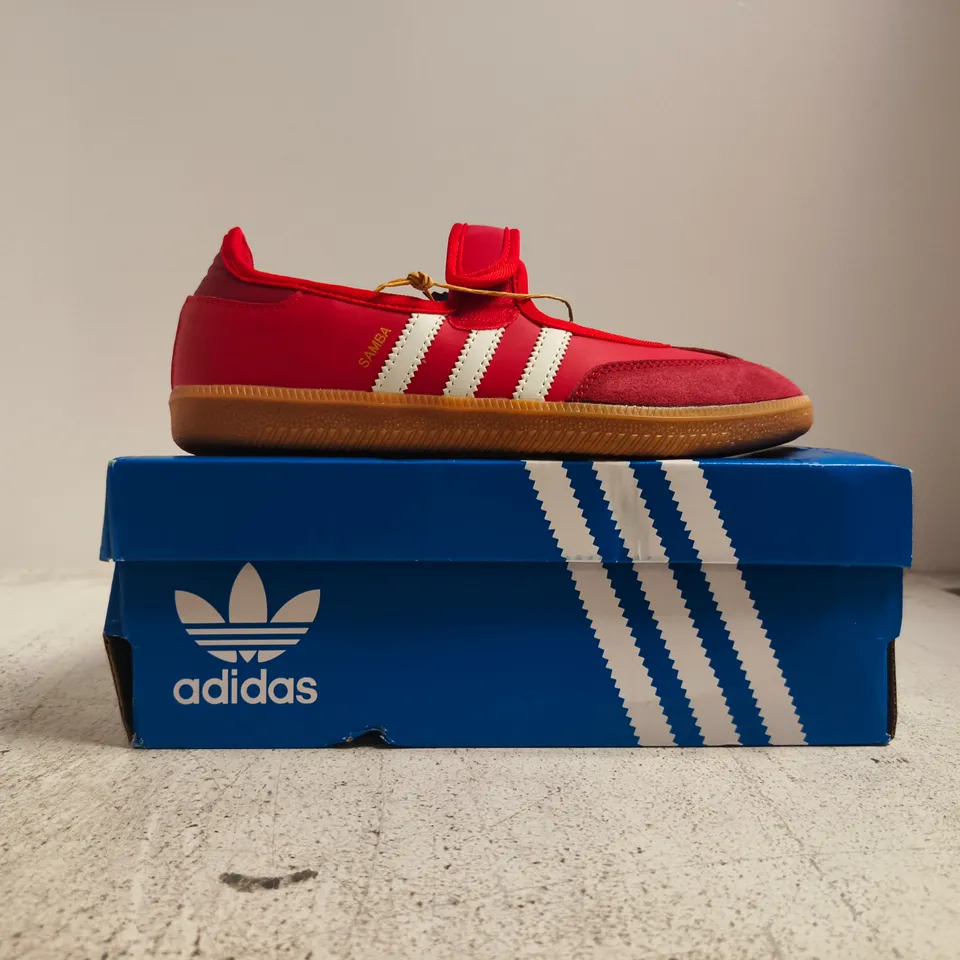 BOXED PAIR OF ADIDAS SAMBA JANE WOMENS SHOES IN RED/WHITE SIZE UK 5