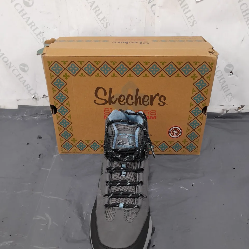 SKECHERS MEMORY FOAM SIZE 6 GREY/BLUE WALKING BOOTS 