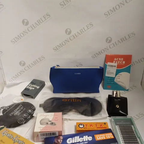 BOX OF APPROXIMATELY 20 ASSORTED HEALTH AND BEAUTY PRODUCTS TO INCLUDE REPLACEMENT RAZORS, ACNE PATCH NAIL CLIPPERS ETC