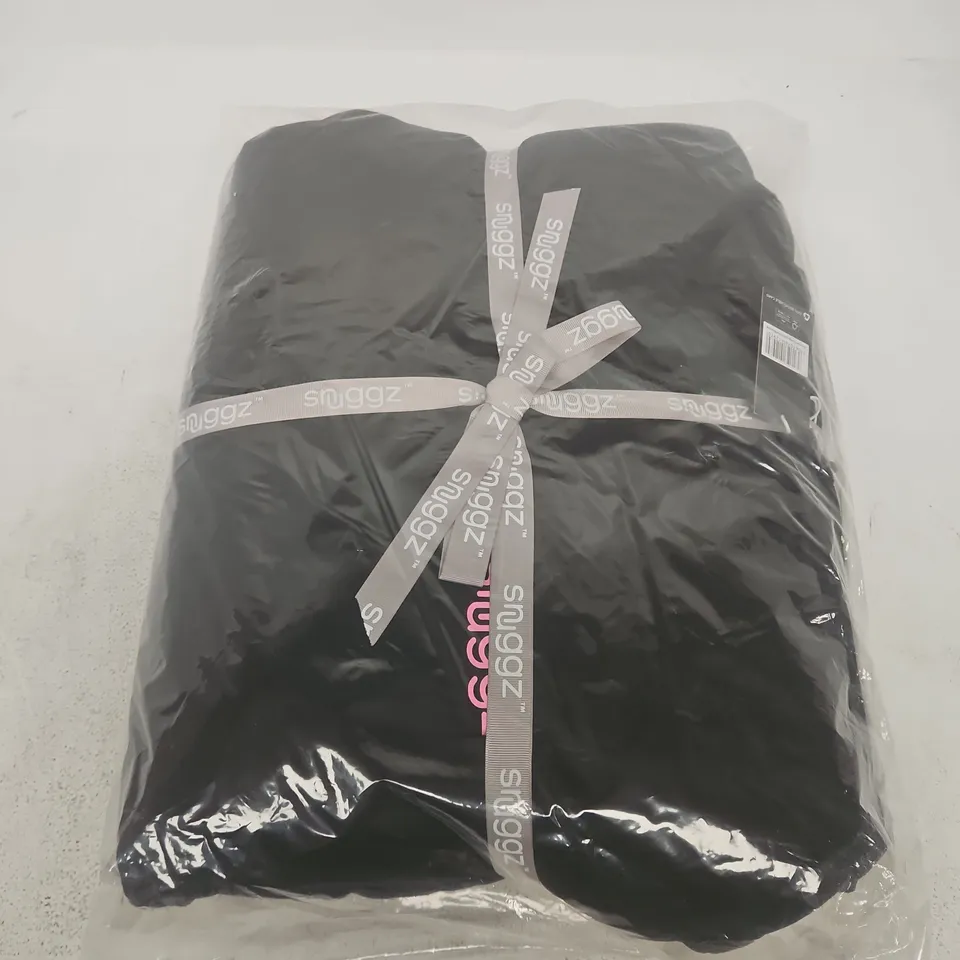 BAGGED SNUGGLZ BORG LINED CHANGING ROBE IN BLACK/PINK - S/M