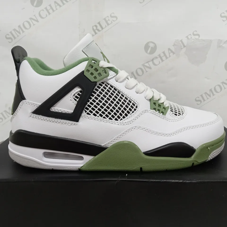 BOXED PAIR OF AIR JORDAN 4S RETRO IN WHITE & KHAKI TRAINERS - UK 7