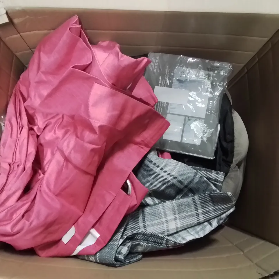 BOX TO CONTAIN AN ASSORTMENT OF PILLOW CASES, CURTAINS AND DOG BEDS ECT 